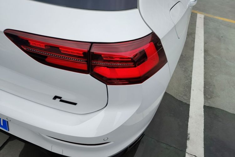 Volkswagen Golf 2022 car image #8