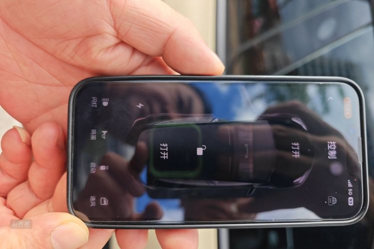Tesla Model 3 2022 car image #10