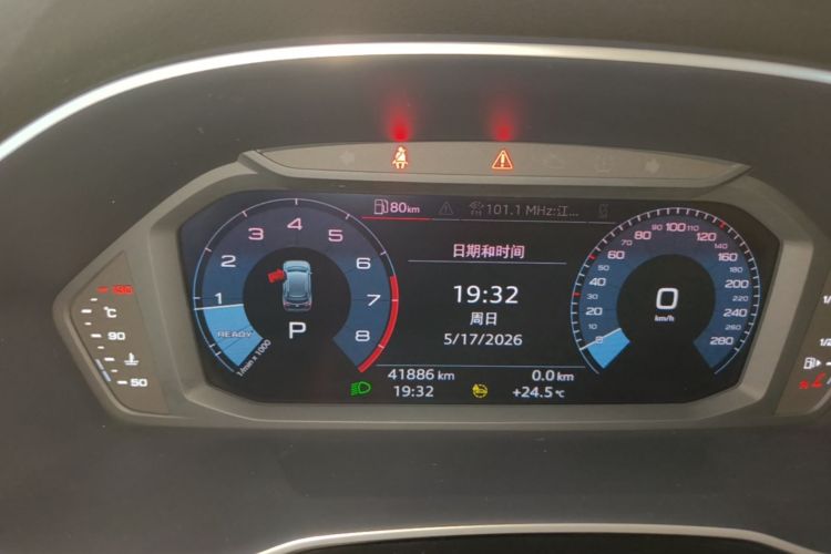 Audi Q3 2021 car image #12