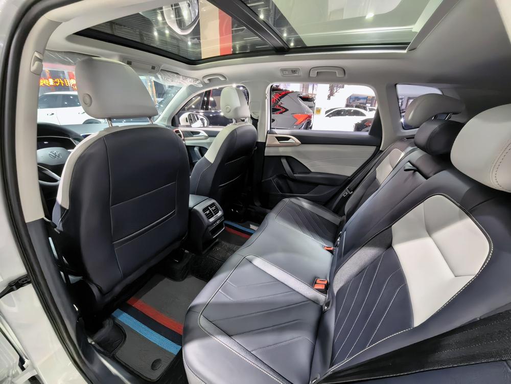 Volkswagen Tharu 2025 immagine di auto #12