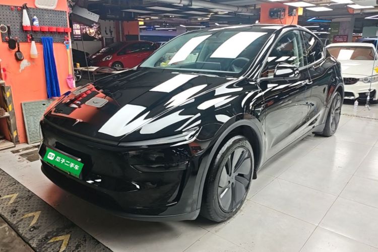 Tesla Model Y 2025 #2 Tesla Model Y 2025 car image #2