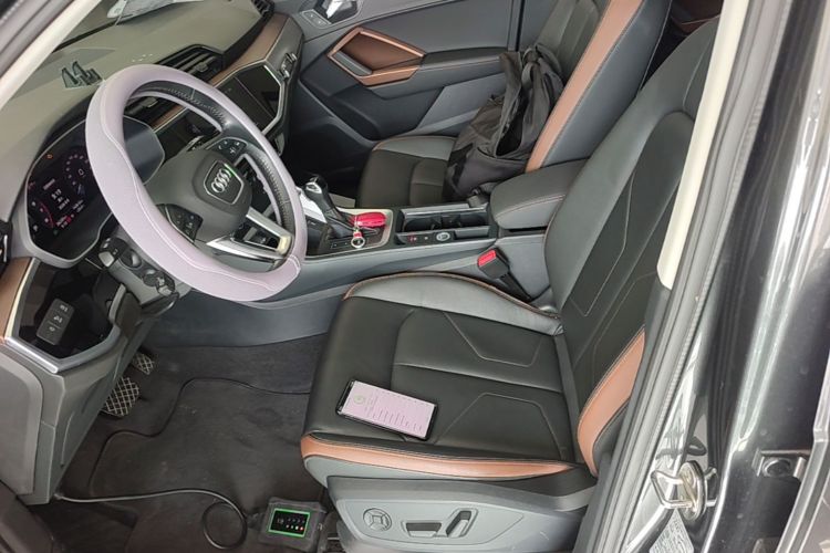 Audi Q3 2021 car image #17