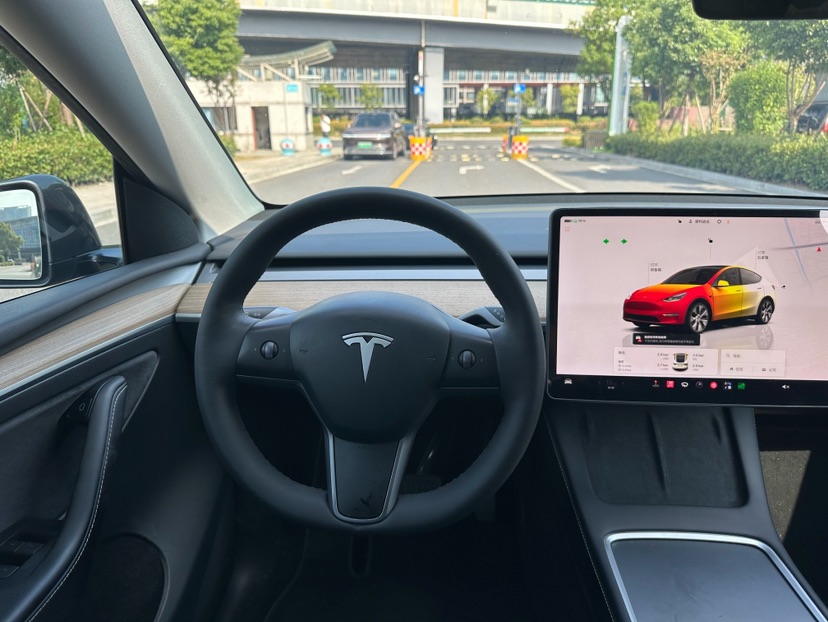 Tesla Model Y 2022 صورة سيارة #11
