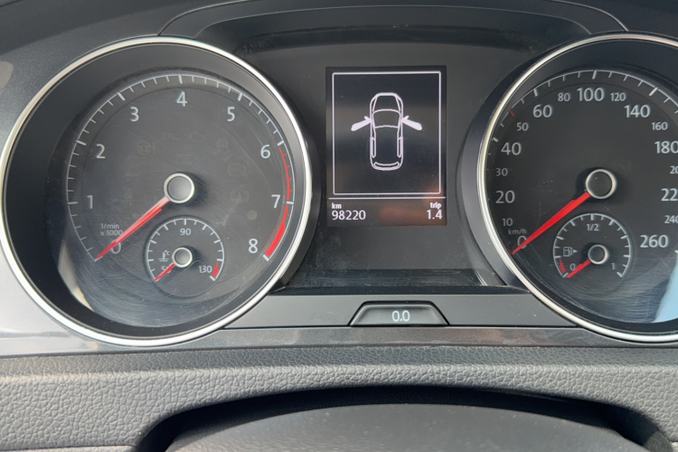 Volkswagen Golf 2019 car image #9