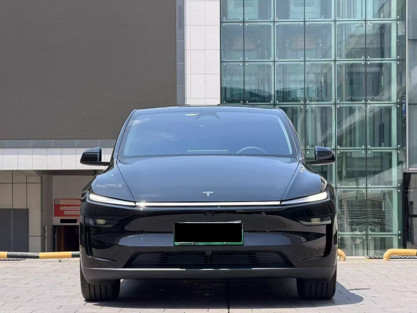 Tesla Model Y 2025 #2 Tesla Model Y 2025 car image #2