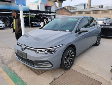 Volkswagen Golf 2022 car image 