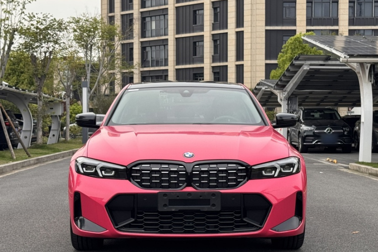 BMW 3 Series 2023 صورة سيارة #3