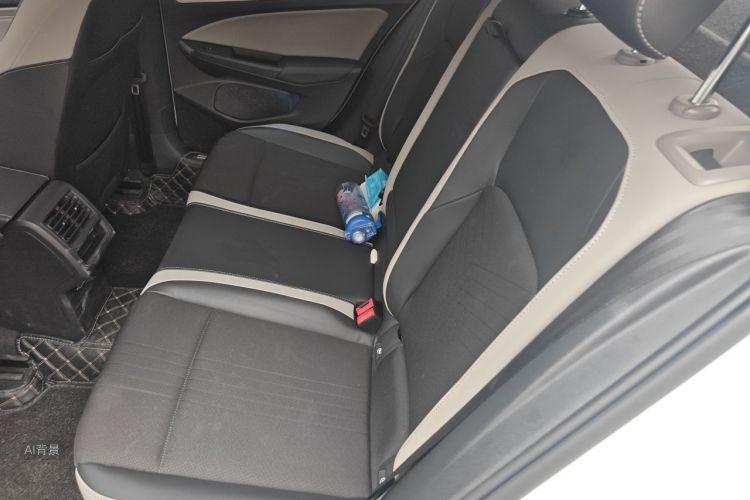 Volkswagen Golf 2023 car image #19