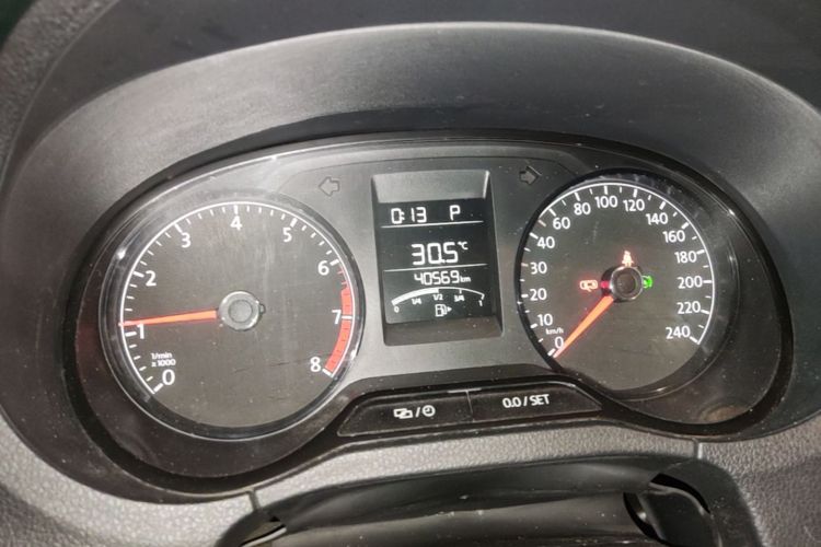 Volkswagen Polo 2017 car image #12