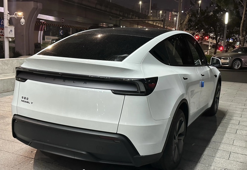 Tesla Model Y 2026 #4 Tesla Model Y 2026 car image #4