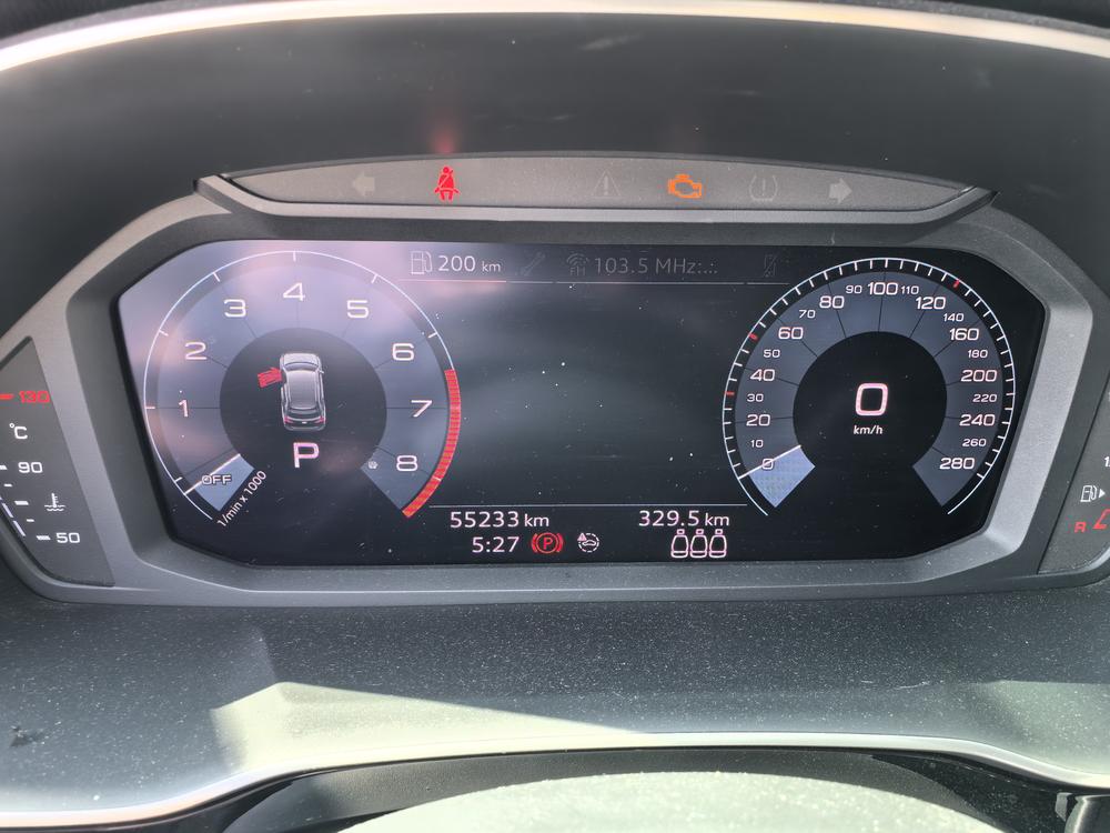 Audi Q3 2019 car image #8
