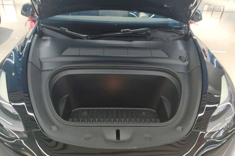 Tesla Model Y 2022 car image #19