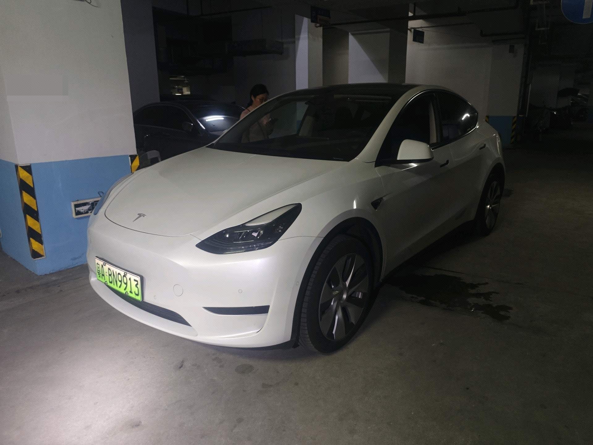 Tesla Model Y 2023 car image 