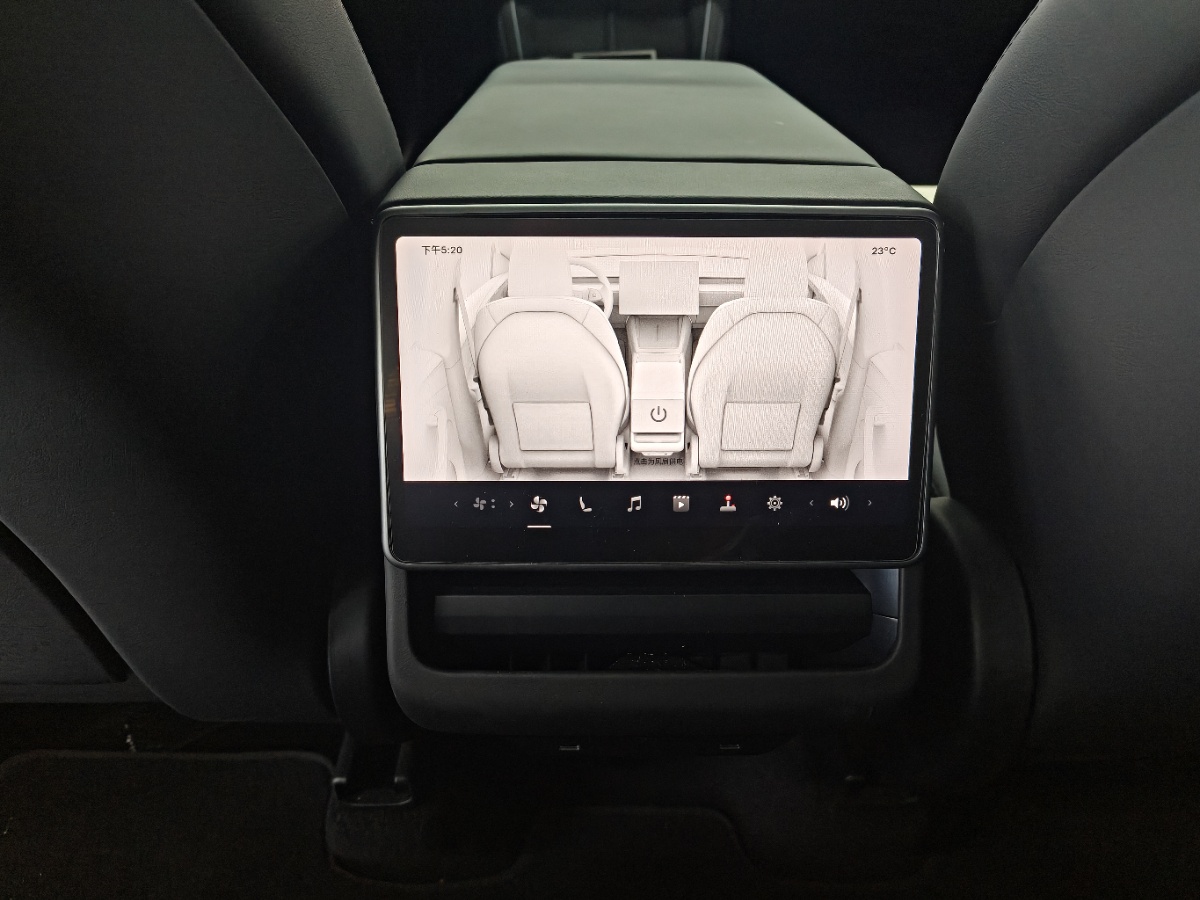 Tesla Model Y 2026 #8 Tesla Model Y 2026 car image #8
