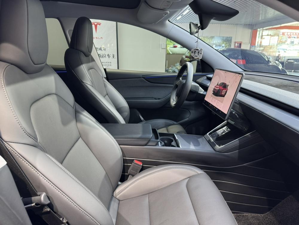Tesla Model Y 2025 #13 Tesla Model Y 2025 car image #13