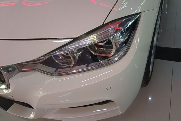 BMW 3 Series 2018 car image #23