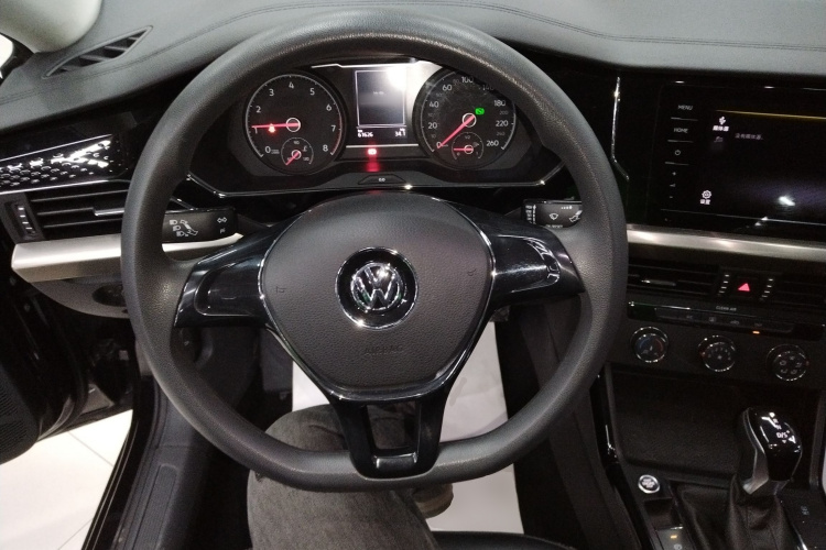 Volkswagen Passat 2024 car image #11