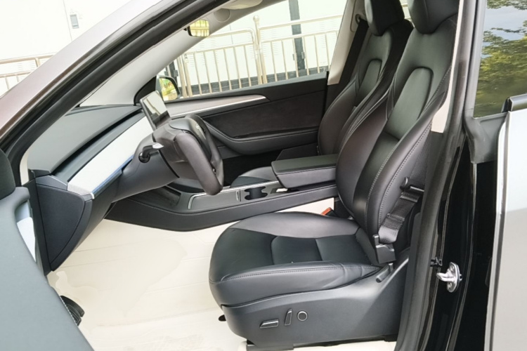 Tesla Model Y 2023 #15 Tesla Model Y 2023 car image #15