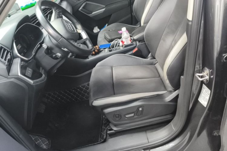 Audi Q3 2022 car image #15