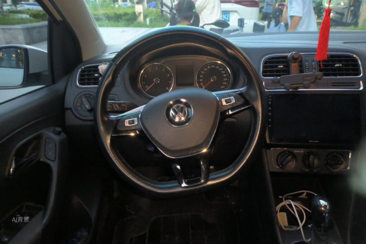 Volkswagen Polo 2016 car image #12