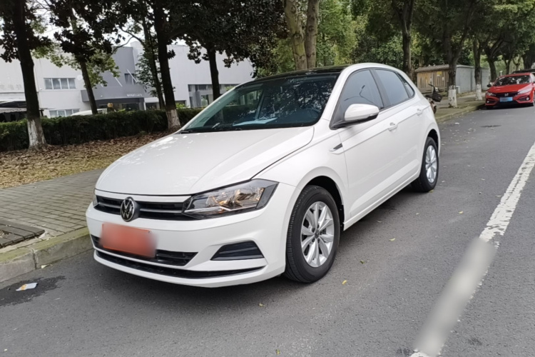 Volkswagen Polo 2022 car image #2