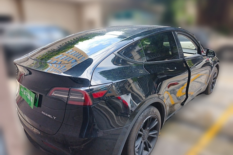 Tesla Model Y 2023 #5 Tesla Model Y 2023 car image #5