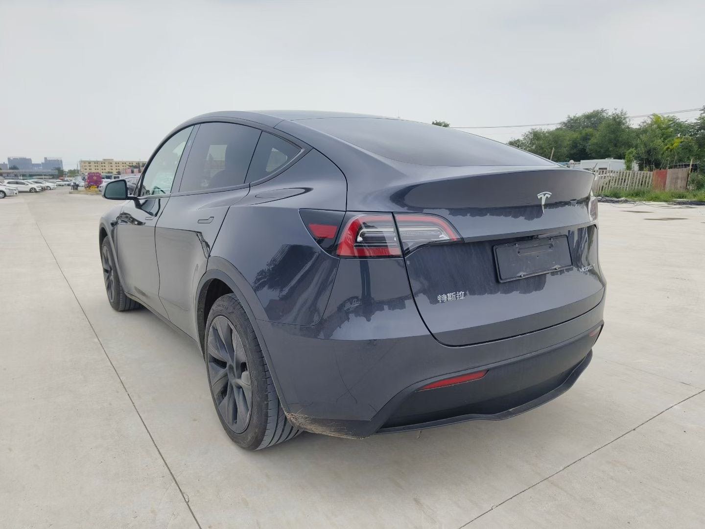 Tesla Model Y 2025 immagine di auto #2