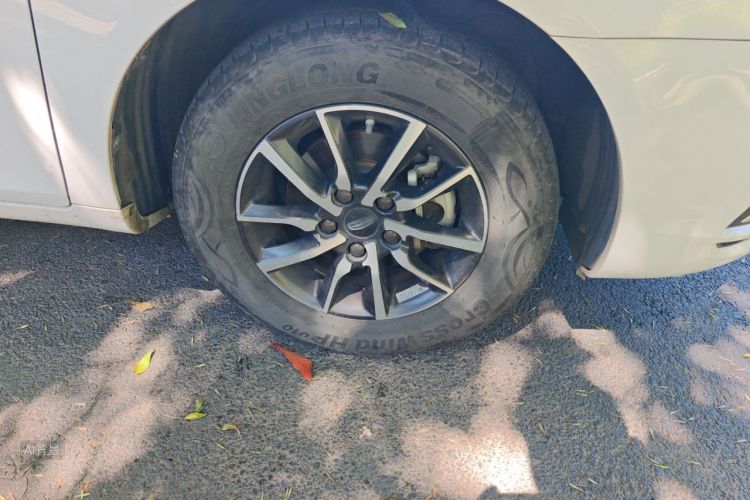 GEELY Emgrand 2019 car image #9