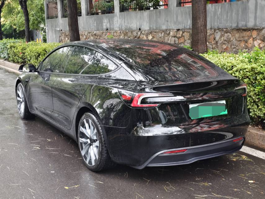 Tesla Model 3 2026 immagine di auto #6