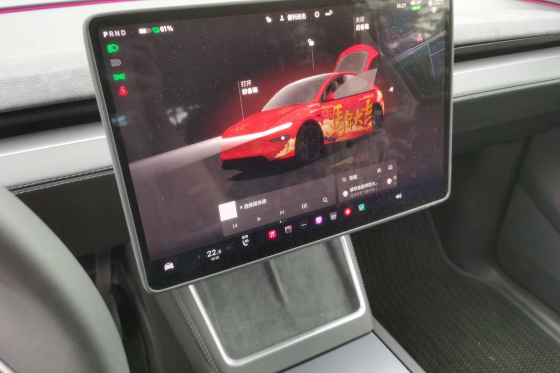 Tesla Model Y 2025 car image #26