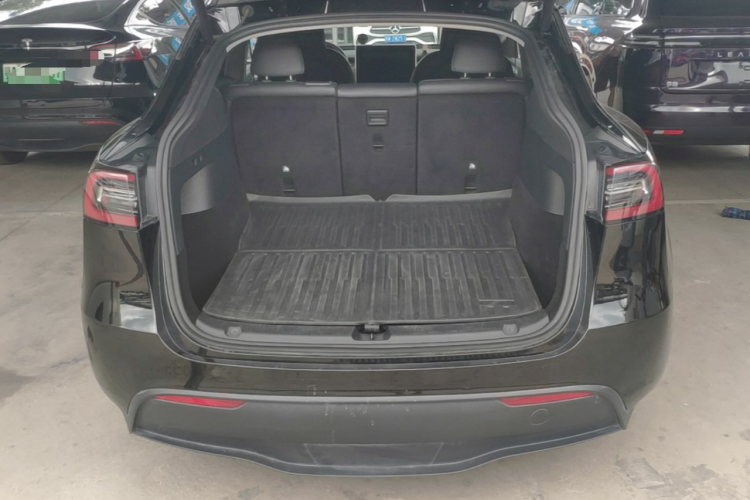 Tesla Model Y 2023 #19 Tesla Model Y 2023 car image #19
