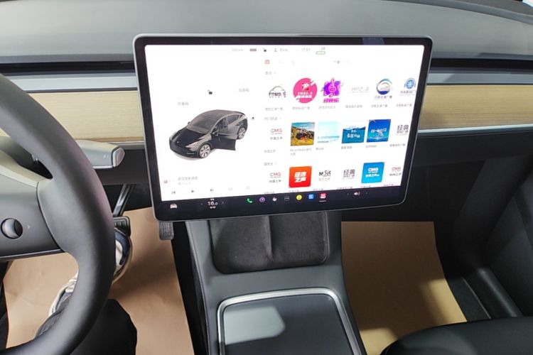 Tesla Model Y 2021 immagine di auto #13
