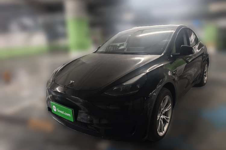Tesla Model Y 2023 car image #2