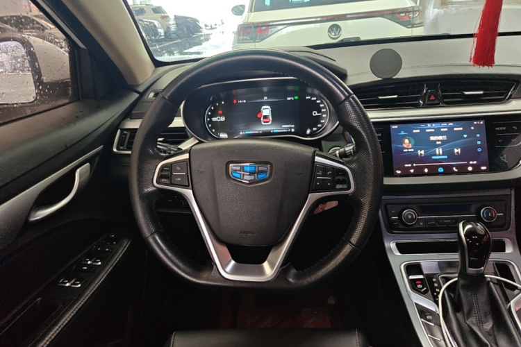GEELY Emgrand 2018 car image #12
