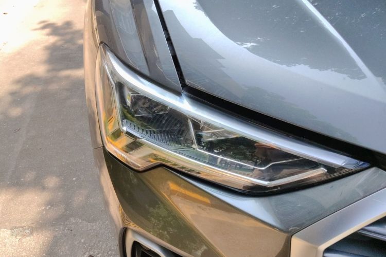 Audi Q3 2021 car image #8