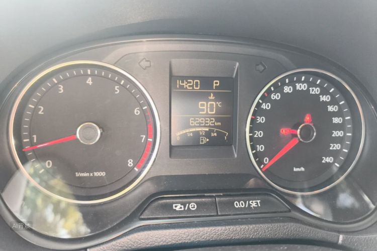 Volkswagen Polo 2015 car image #14