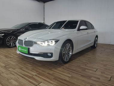 BMW 3 Series 2018 immagine di auto 