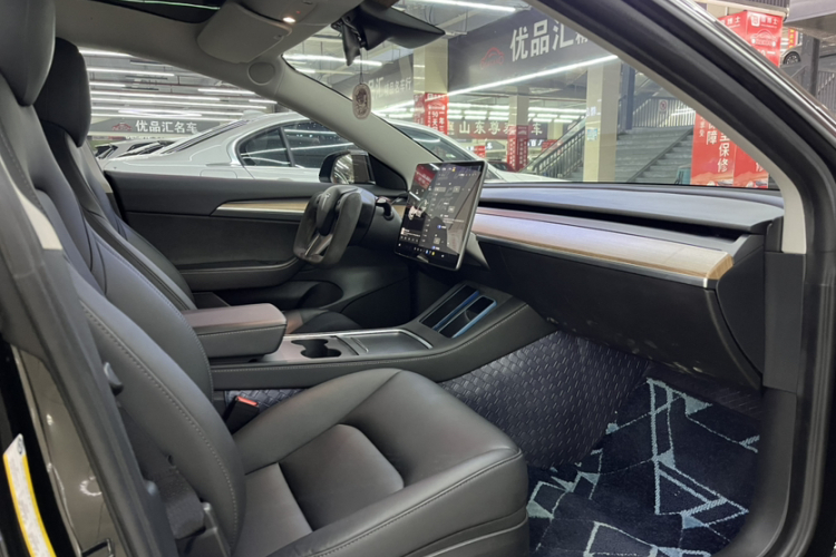 Tesla Model 3 2021 car image #28