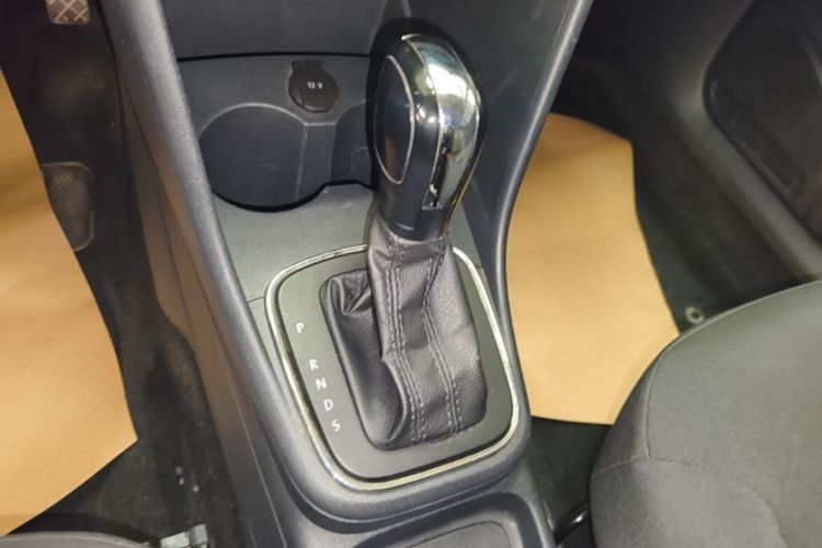 Volkswagen Polo 2016 car image #14