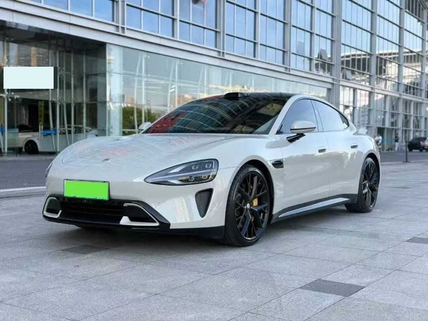 MI SU7 2024 immagine di auto 