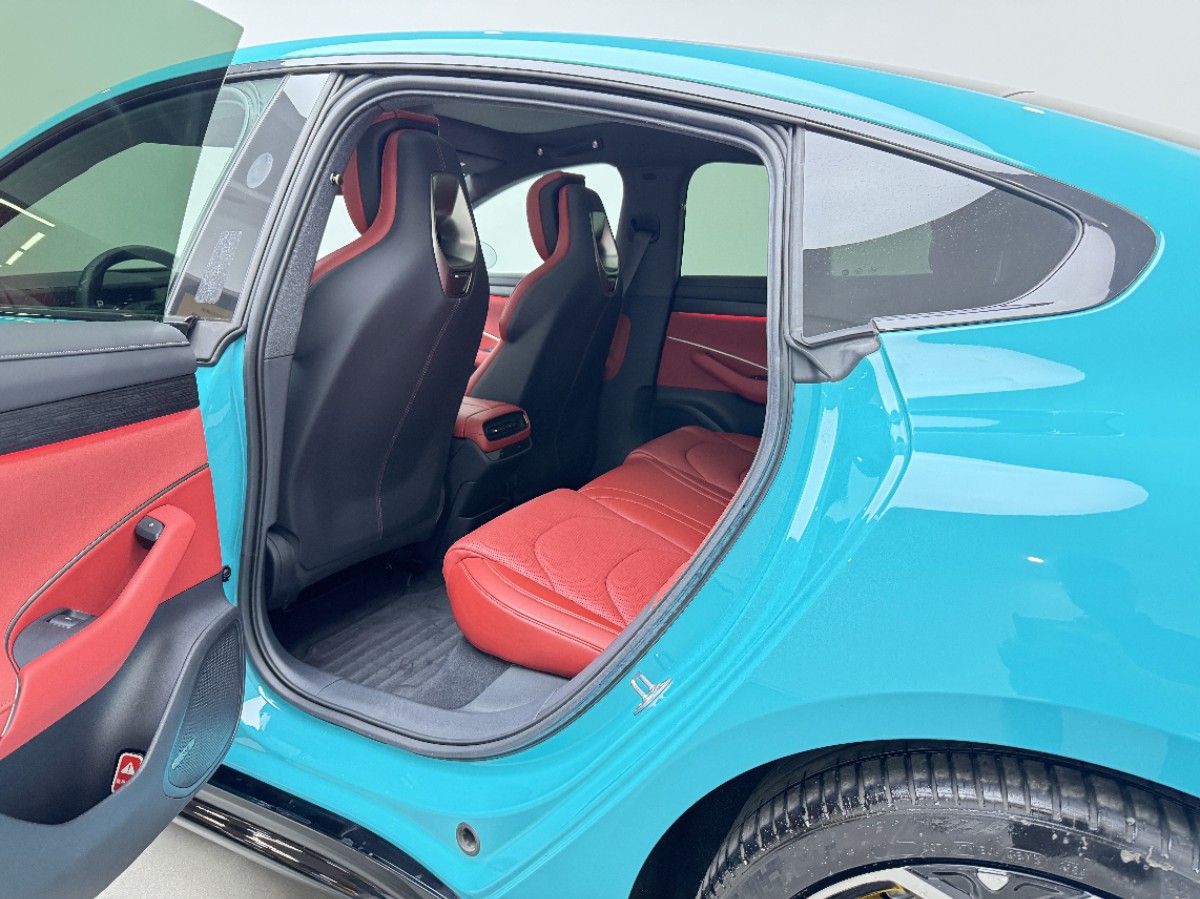 MI SU7 2025 immagine di auto #3