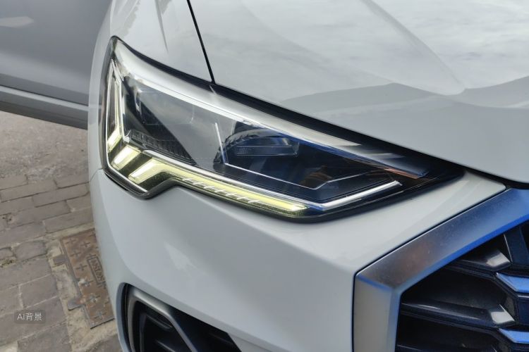 Audi Q3 2020 car image #8