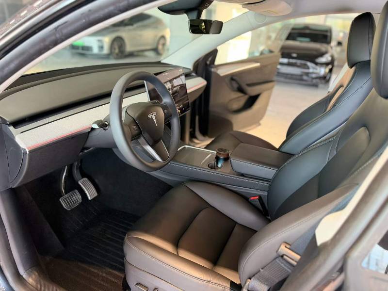 Tesla Model Y 2024 #7 Tesla Model Y 2024 car image #7
