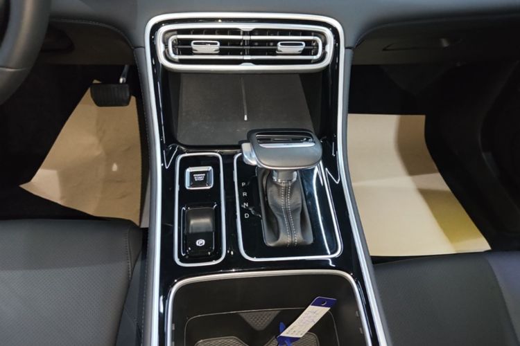 GEELY Emgrand 2026 #18 GEELY Emgrand 2026 imagem de carro #18