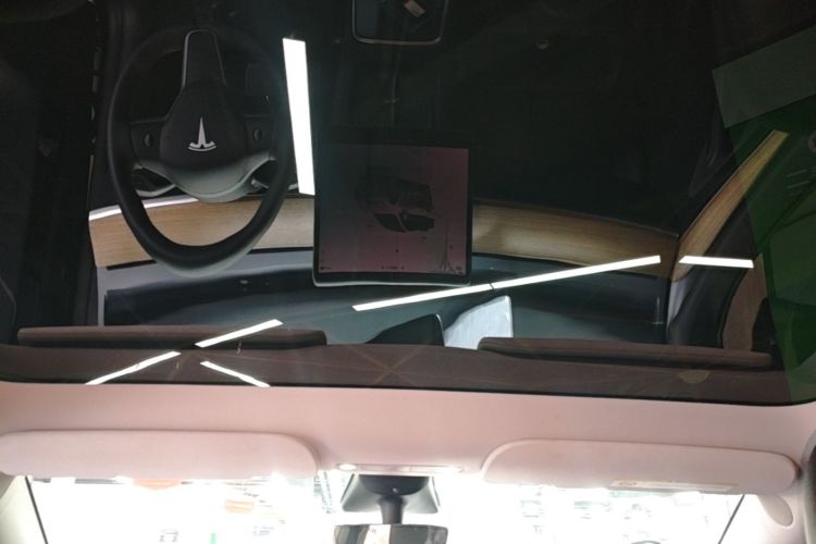 Tesla Model Y 2023 #18 Tesla Model Y 2023 car image #18