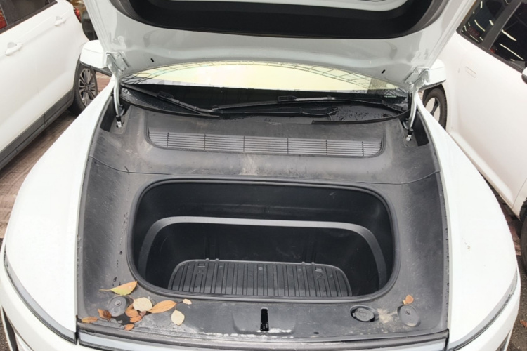 Tesla Model Y 2025 #20 Tesla Model Y 2025 immagine di auto #20