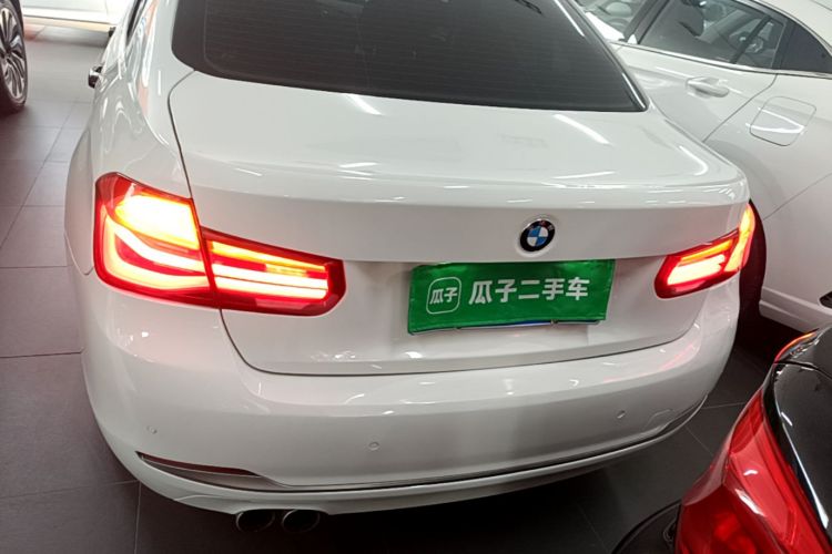 BMW 3 Series 2018 car image #6