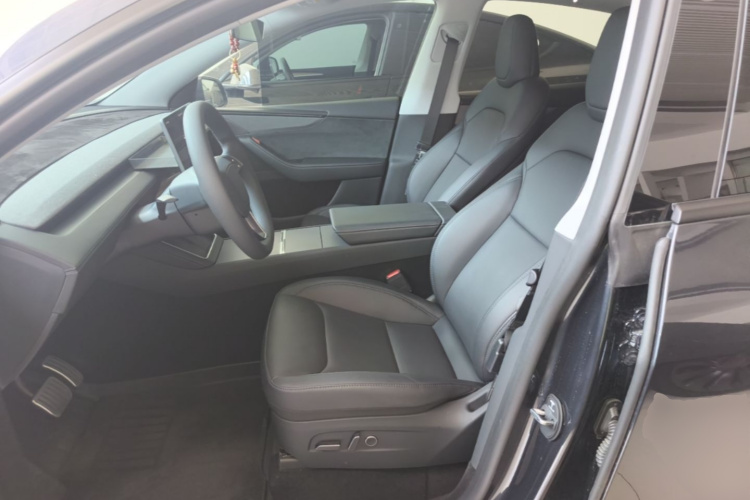 Tesla Model Y 2025 car image #15