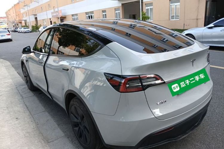 Tesla Model Y 2023 #5 Tesla Model Y 2023 car image #5