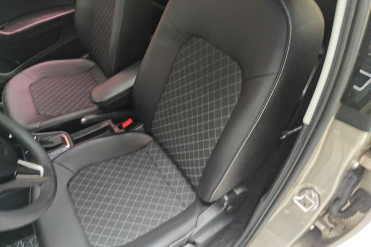 Skoda Rapid 2018 image de voiture #15